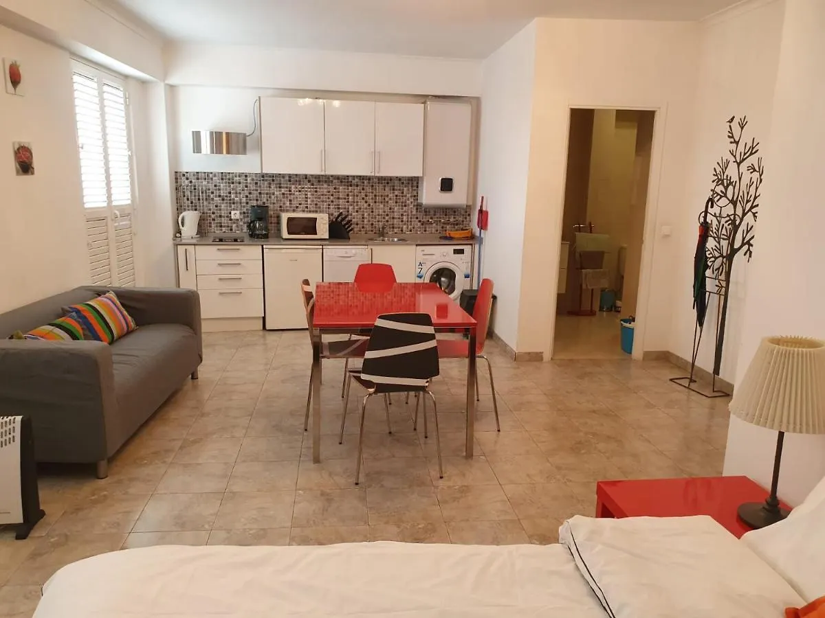 Alfama Apartment With Balcony Lisbon